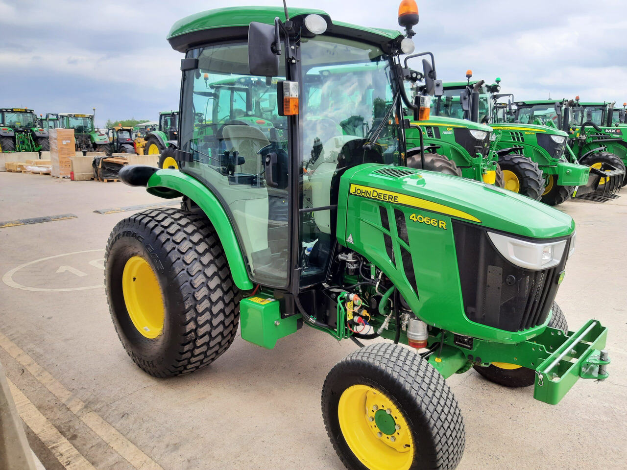 John Deere 4066R Compact Tractor - Minitraktor: foto 3 John Deere 4066R Compact Tractor - Minitraktor: foto 3