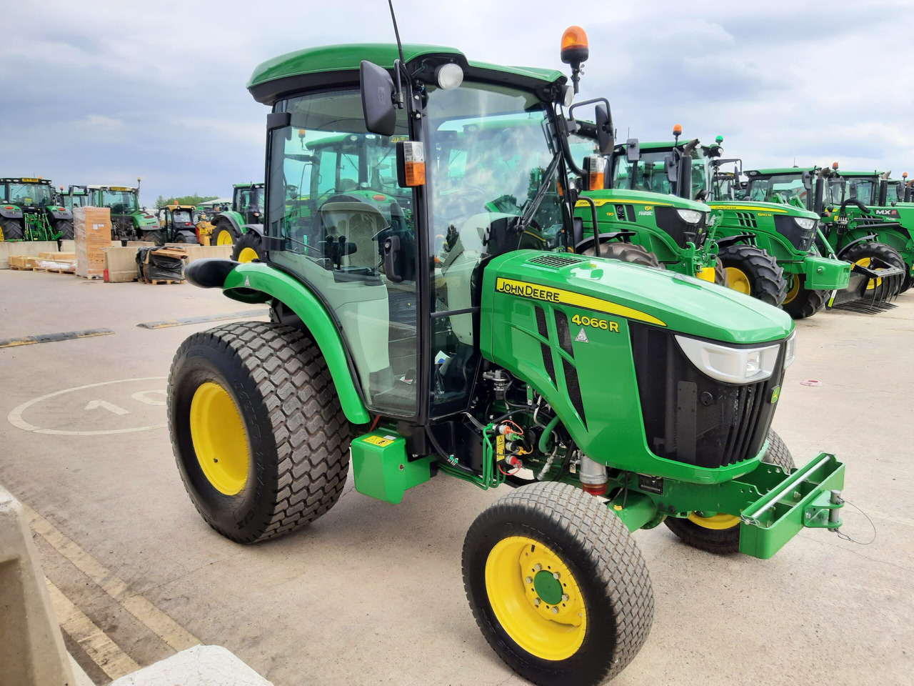John Deere 4066R Compact Tractor - Minitraktor: foto 3 John Deere 4066R Compact Tractor - Minitraktor: foto 3