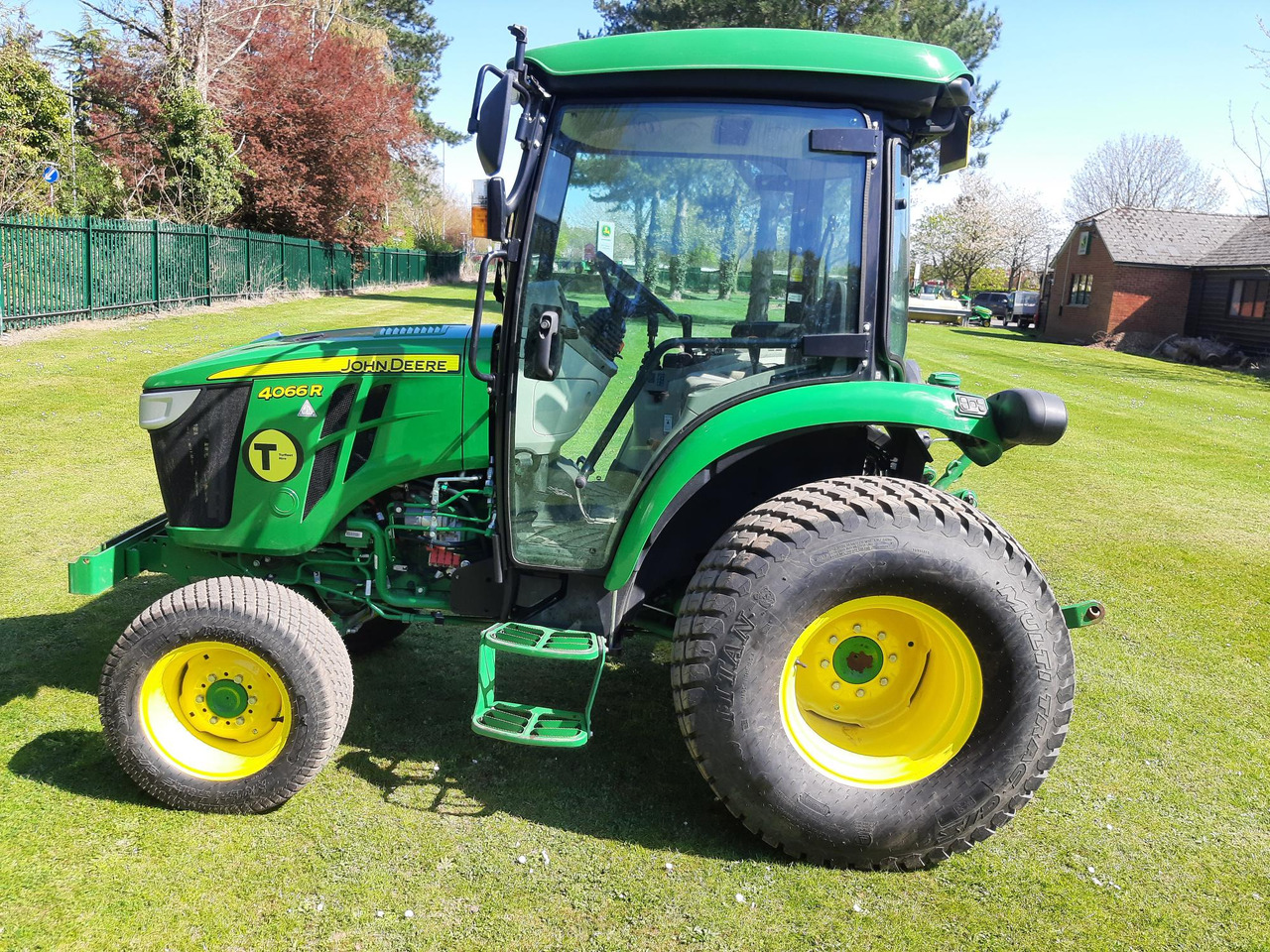 John Deere 4066R Compact Tractor - Minitraktor: foto 1 John Deere 4066R Compact Tractor - Minitraktor: foto 1