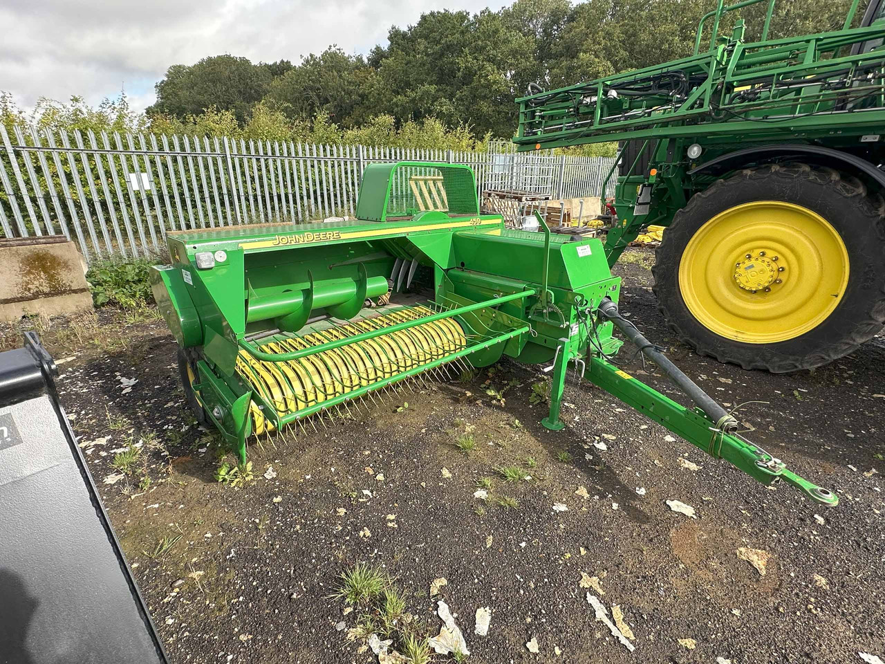 John Deere 459 baler - Dengmbledhëse katrore: foto 3 John Deere 459 baler - Dengmbledhëse katrore: foto 3