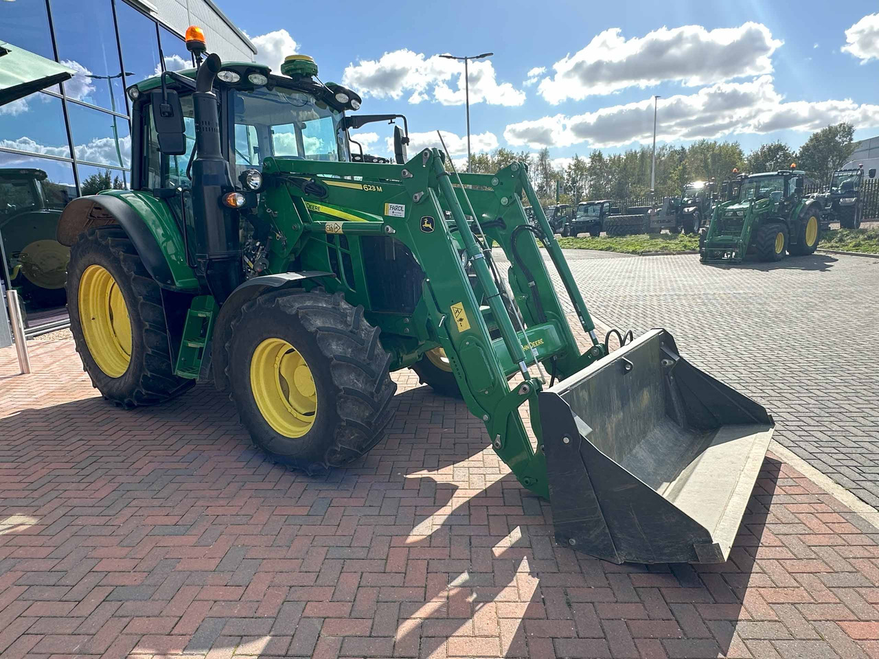 John Deere 6110M + 623M - Traktor: foto 5 John Deere 6110M + 623M - Traktor: foto 5