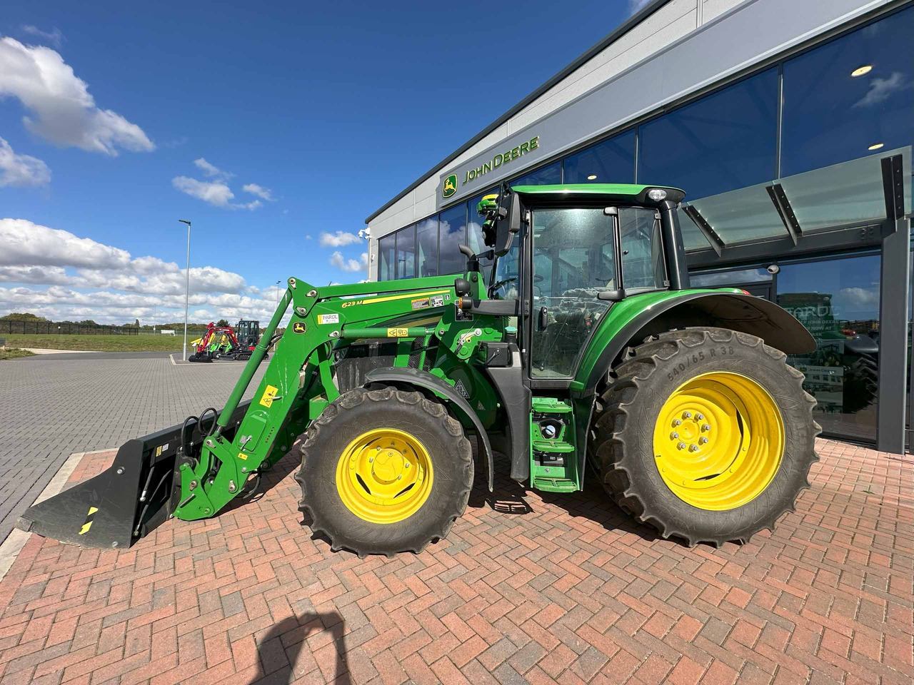 John Deere 6110M + 623M - Traktor: foto 3 John Deere 6110M + 623M - Traktor: foto 3