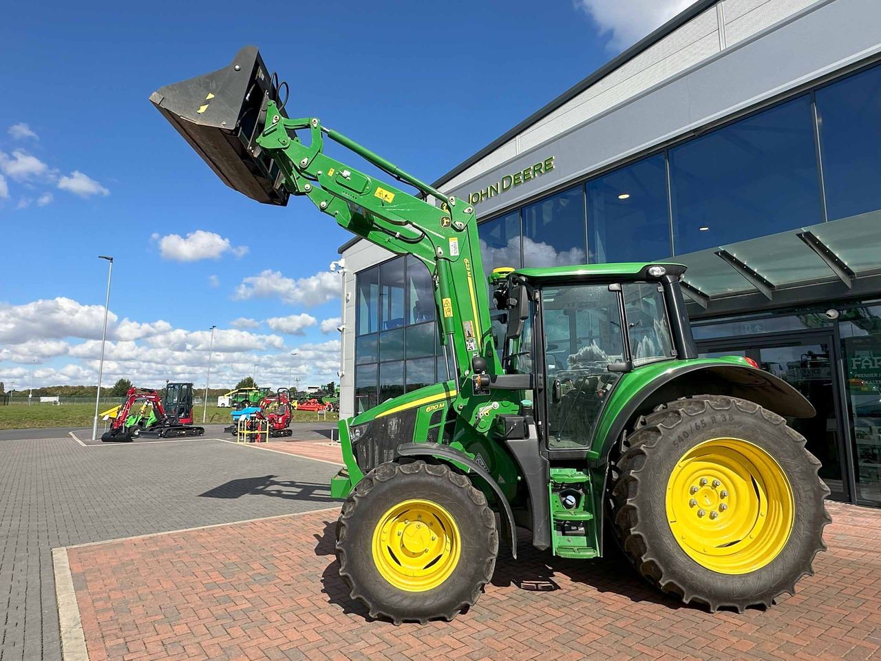 John Deere 6110M + 623M - Traktor: foto 2 John Deere 6110M + 623M - Traktor: foto 2
