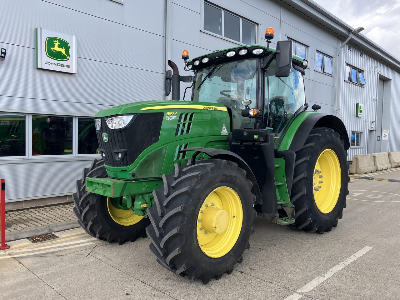 John Deere 6195R - Traktor: foto 1 John Deere 6195R - Traktor: foto 1