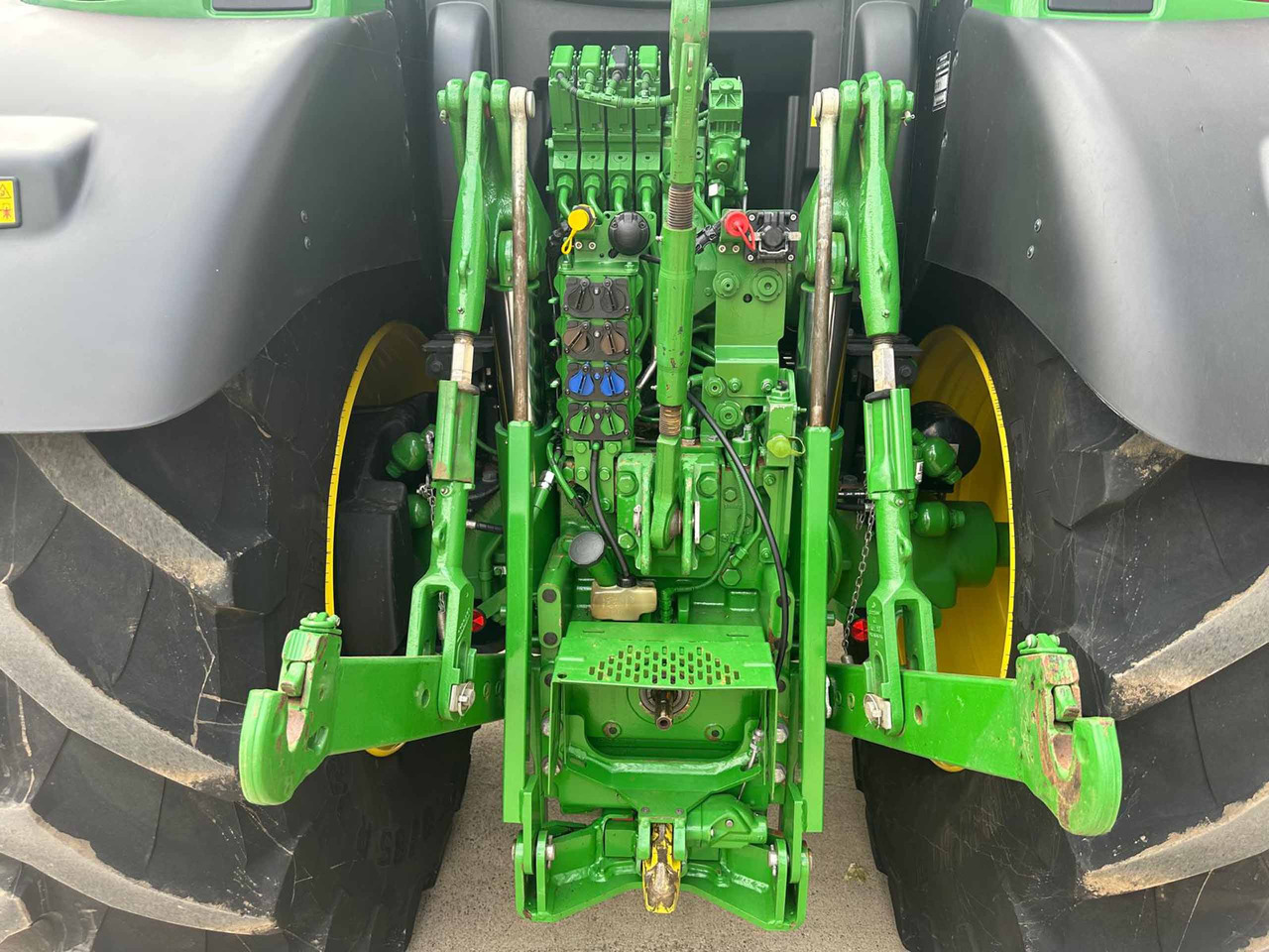 John Deere 6215R - Traktor: foto 5 John Deere 6215R - Traktor: foto 5