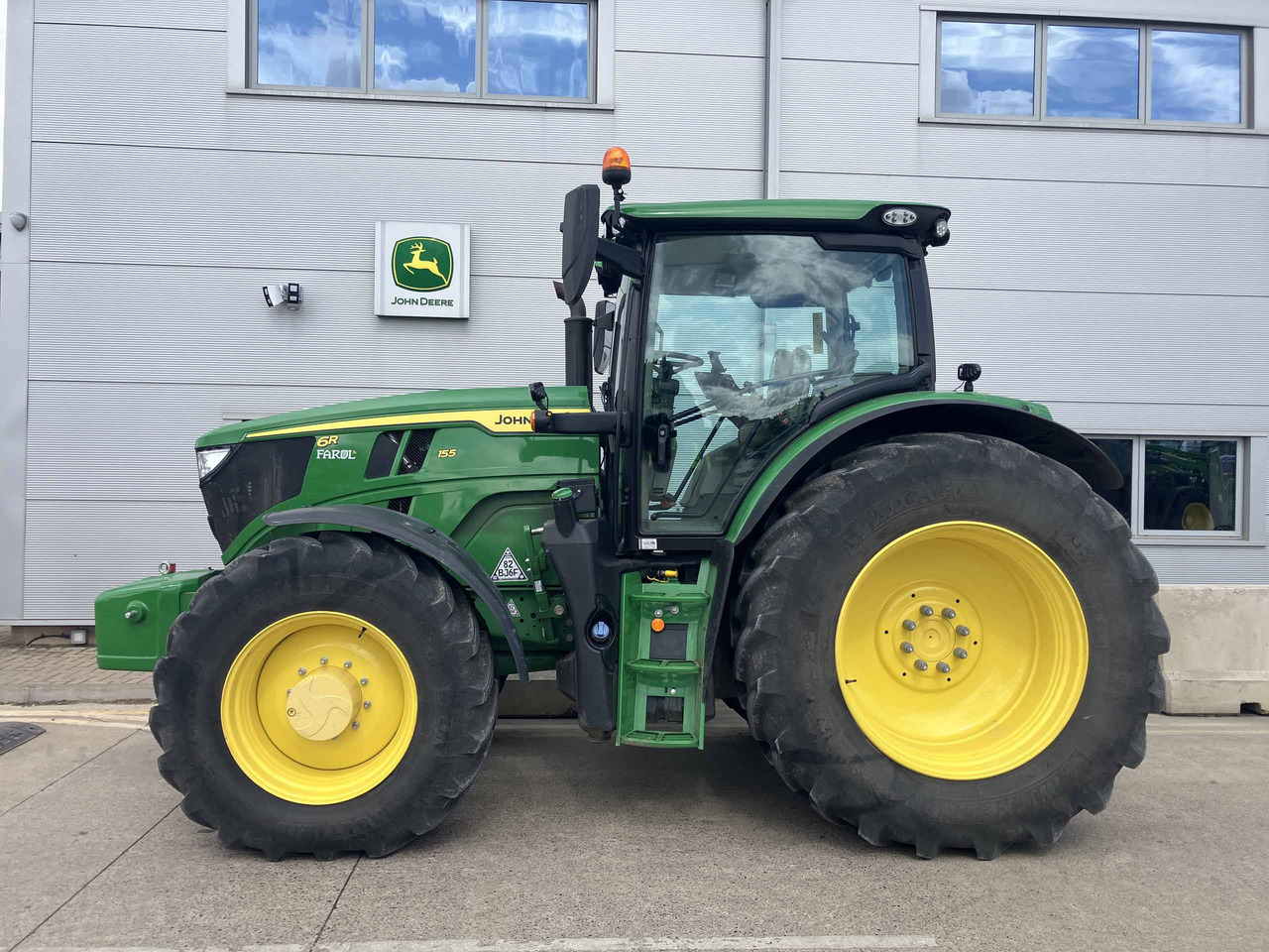 John Deere 6R 155 - Traktor: foto 2 John Deere 6R 155 - Traktor: foto 2