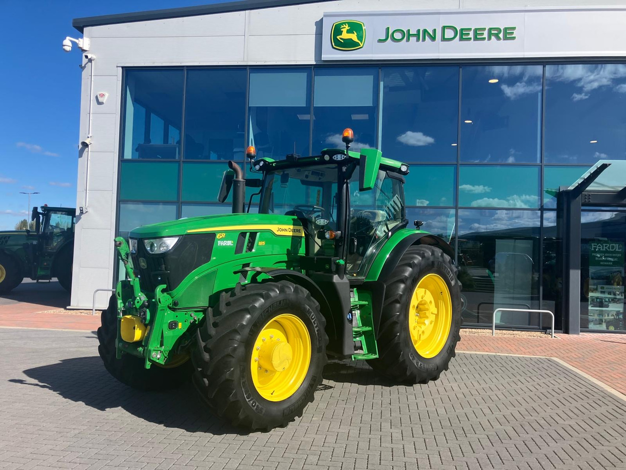 John Deere 6R 185 - Traktor: foto 1 John Deere 6R 185 - Traktor: foto 1