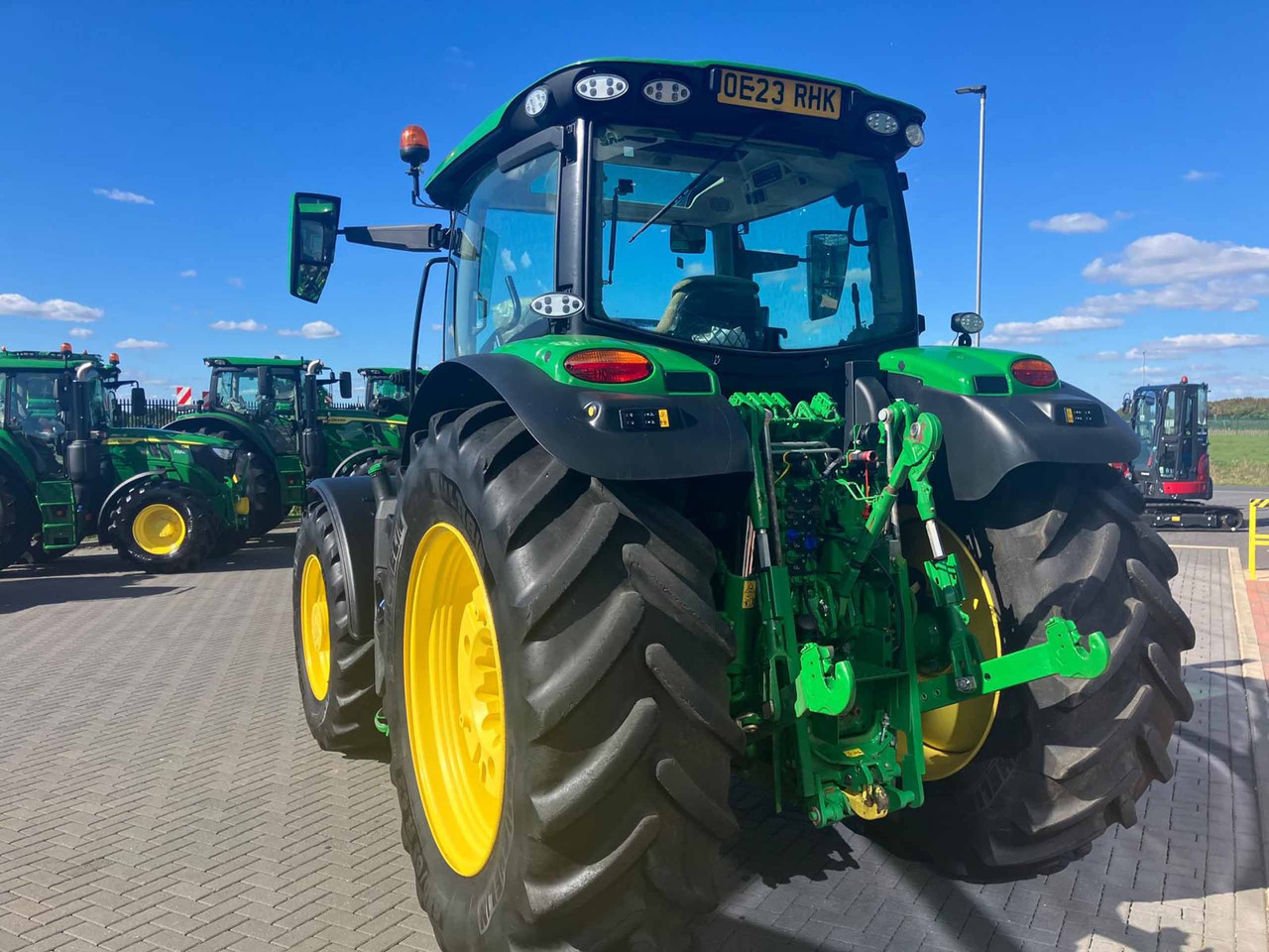 John Deere 6R 185 - Traktor: foto 2 John Deere 6R 185 - Traktor: foto 2