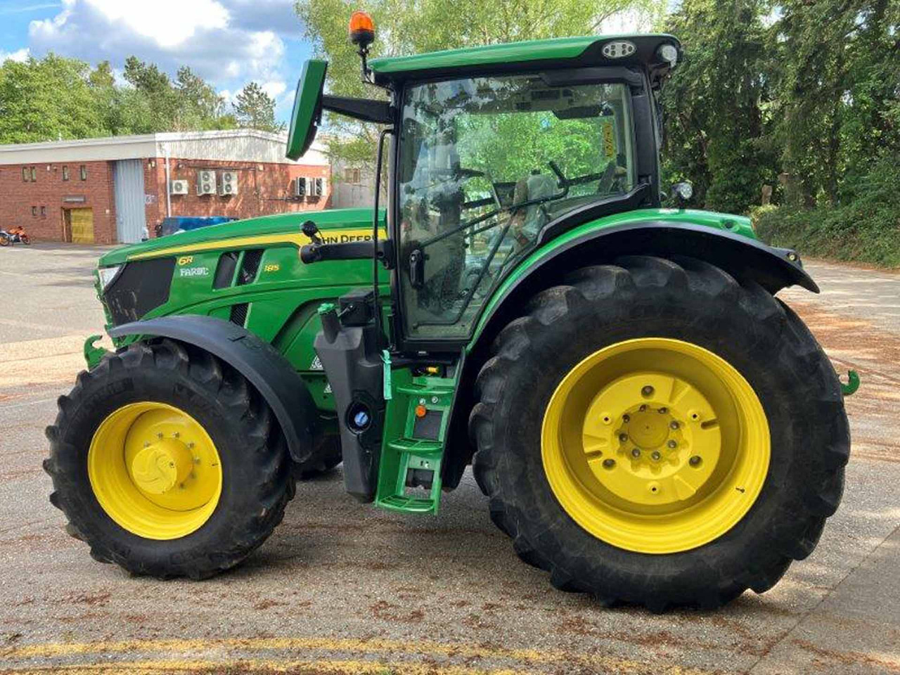 John Deere 6R 185 - Traktor: foto 1 John Deere 6R 185 - Traktor: foto 1