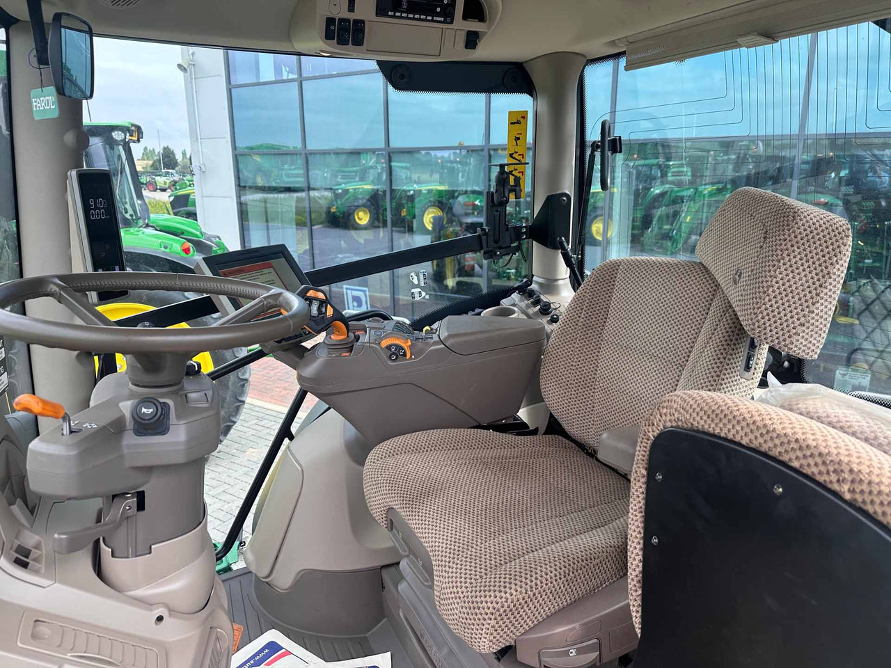 John Deere 6R 215 - Traktor: foto 5 John Deere 6R 215 - Traktor: foto 5