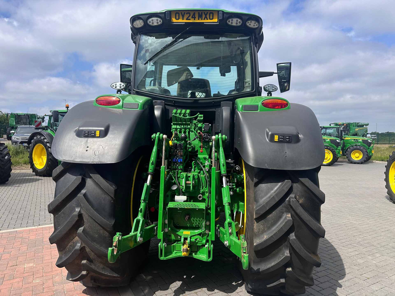 John Deere 6R 215 - Traktor: foto 2 John Deere 6R 215 - Traktor: foto 2