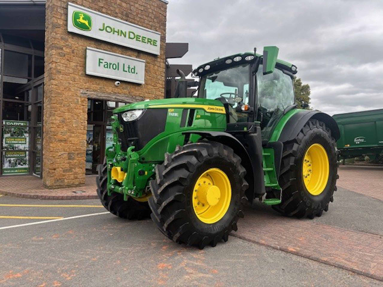 John Deere 6R 215 - Traktor: foto 3 John Deere 6R 215 - Traktor: foto 3