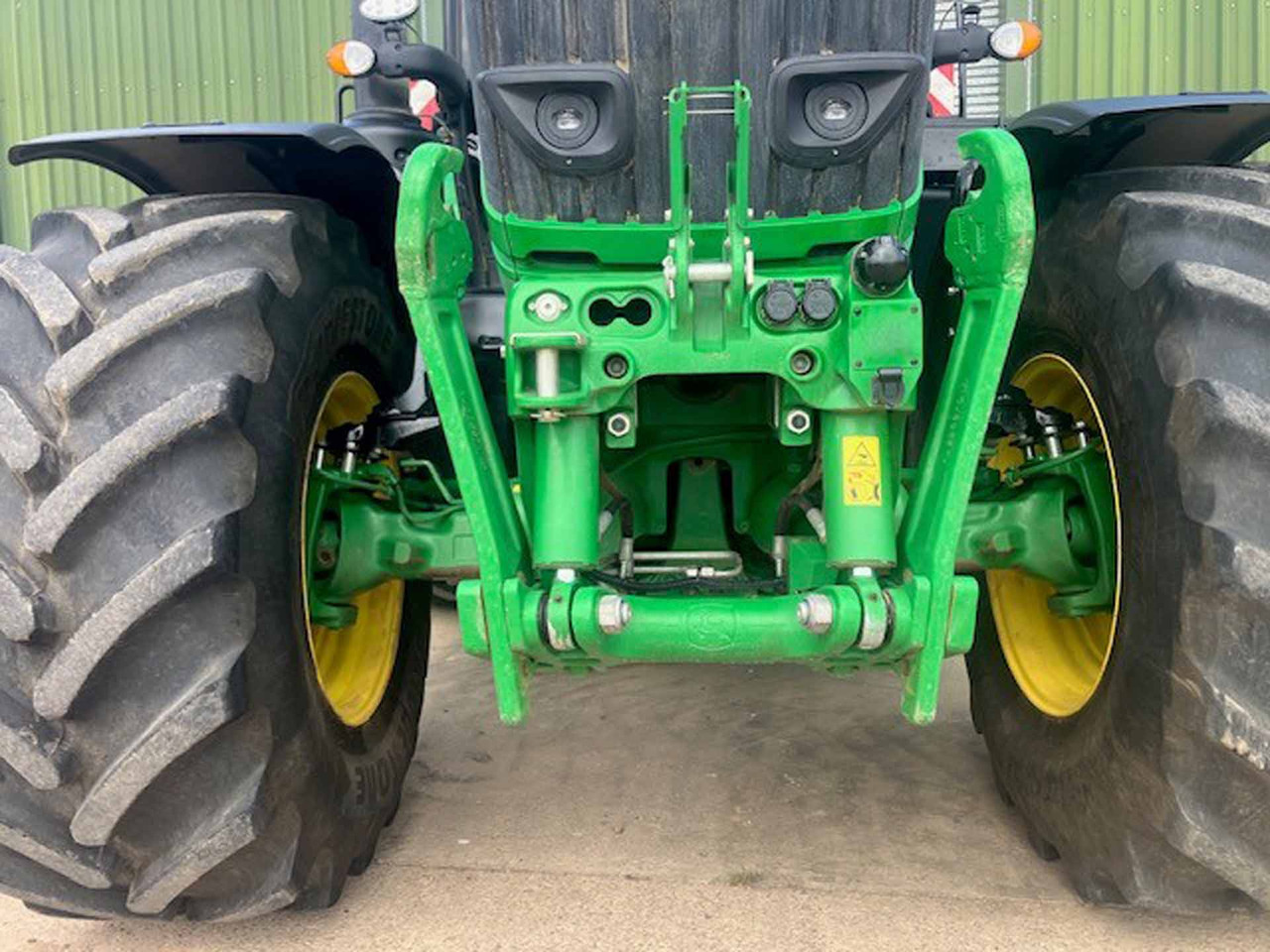 John Deere 6R 215 - Traktor: foto 4 John Deere 6R 215 - Traktor: foto 4