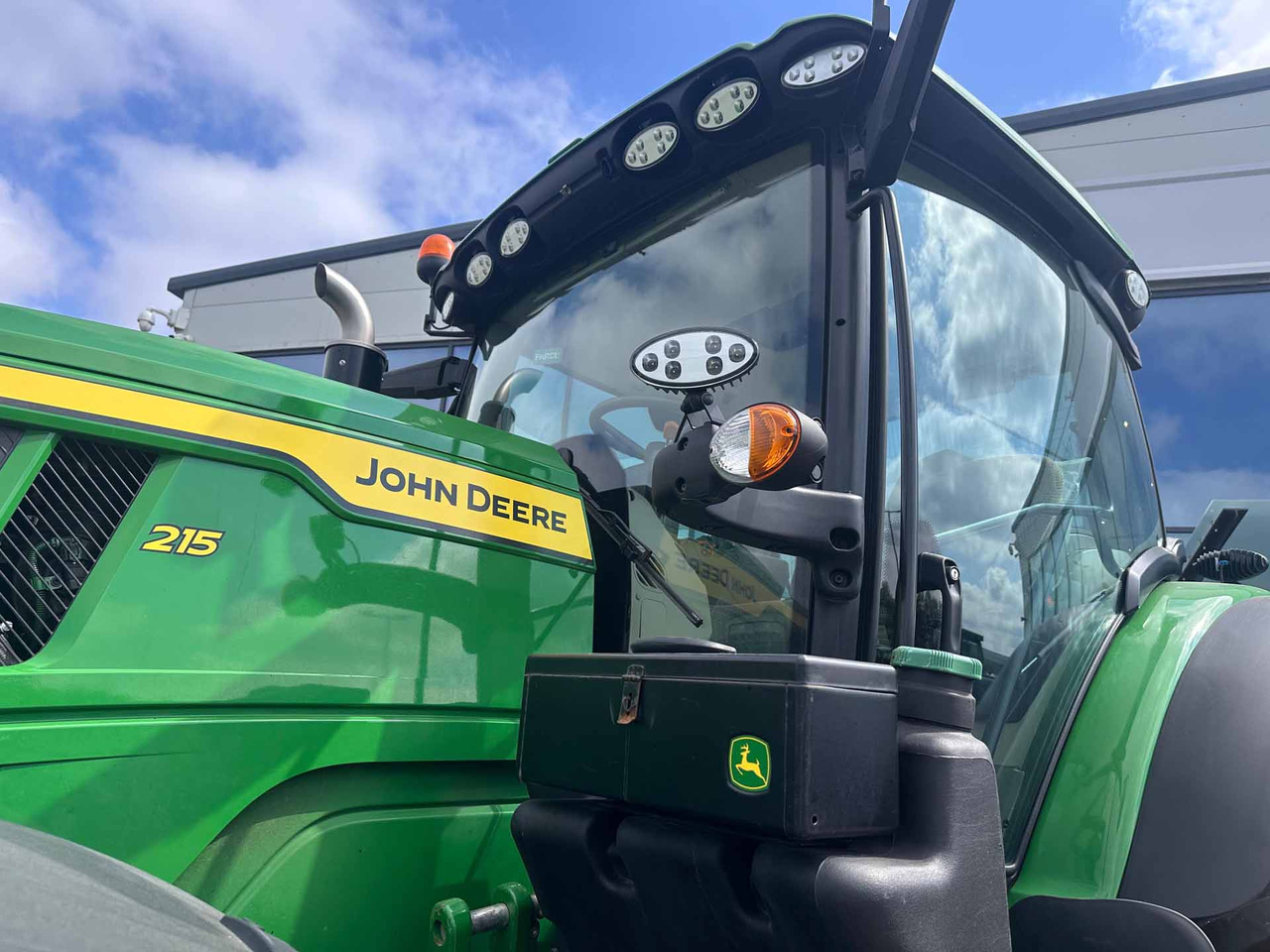 John Deere 6R 215 - Traktor: foto 4 John Deere 6R 215 - Traktor: foto 4