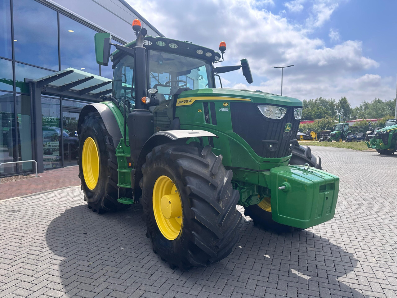 John Deere 6R 215 - Traktor: foto 1 John Deere 6R 215 - Traktor: foto 1