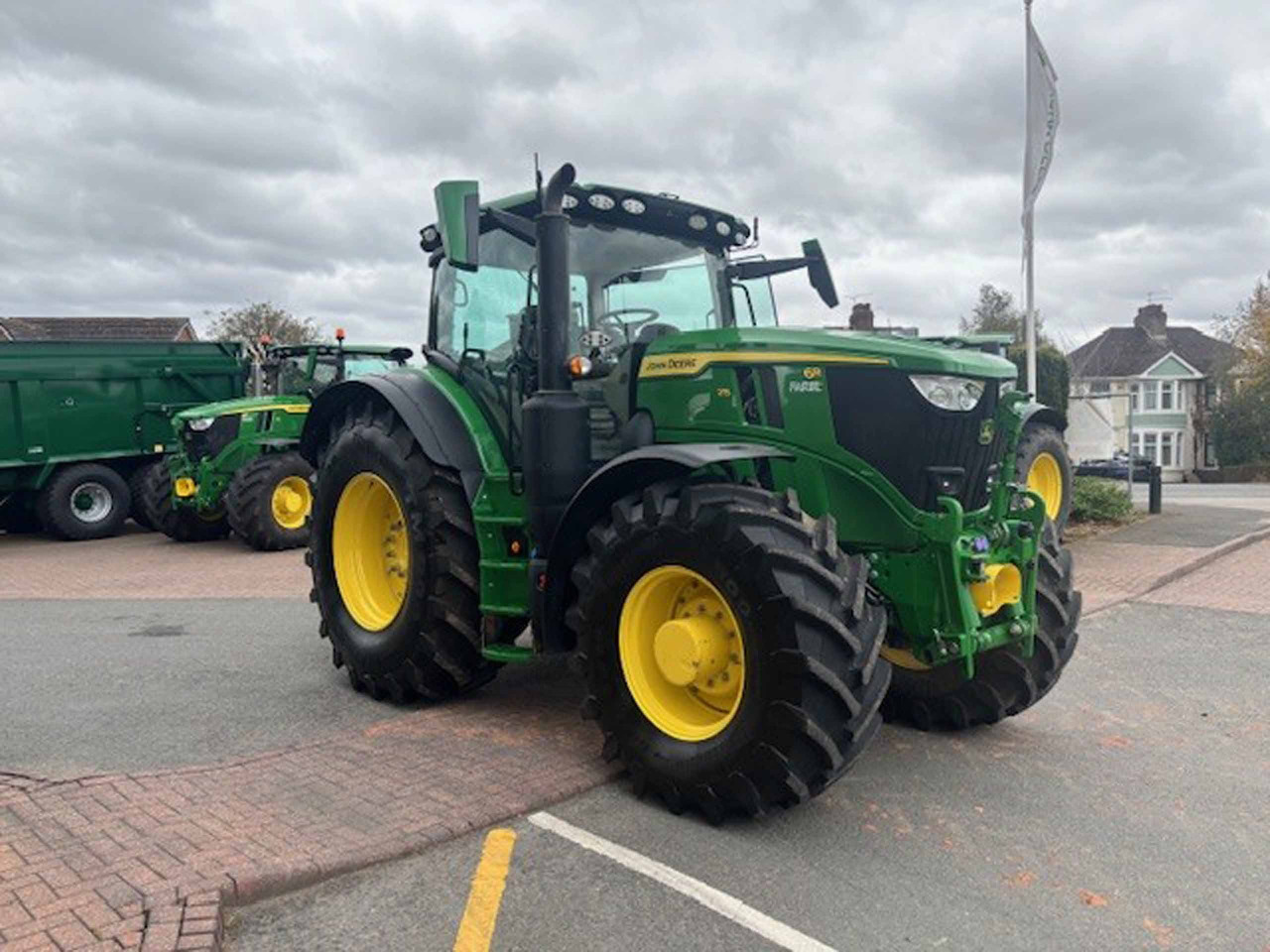 John Deere 6R 215 - Traktor: foto 2 John Deere 6R 215 - Traktor: foto 2