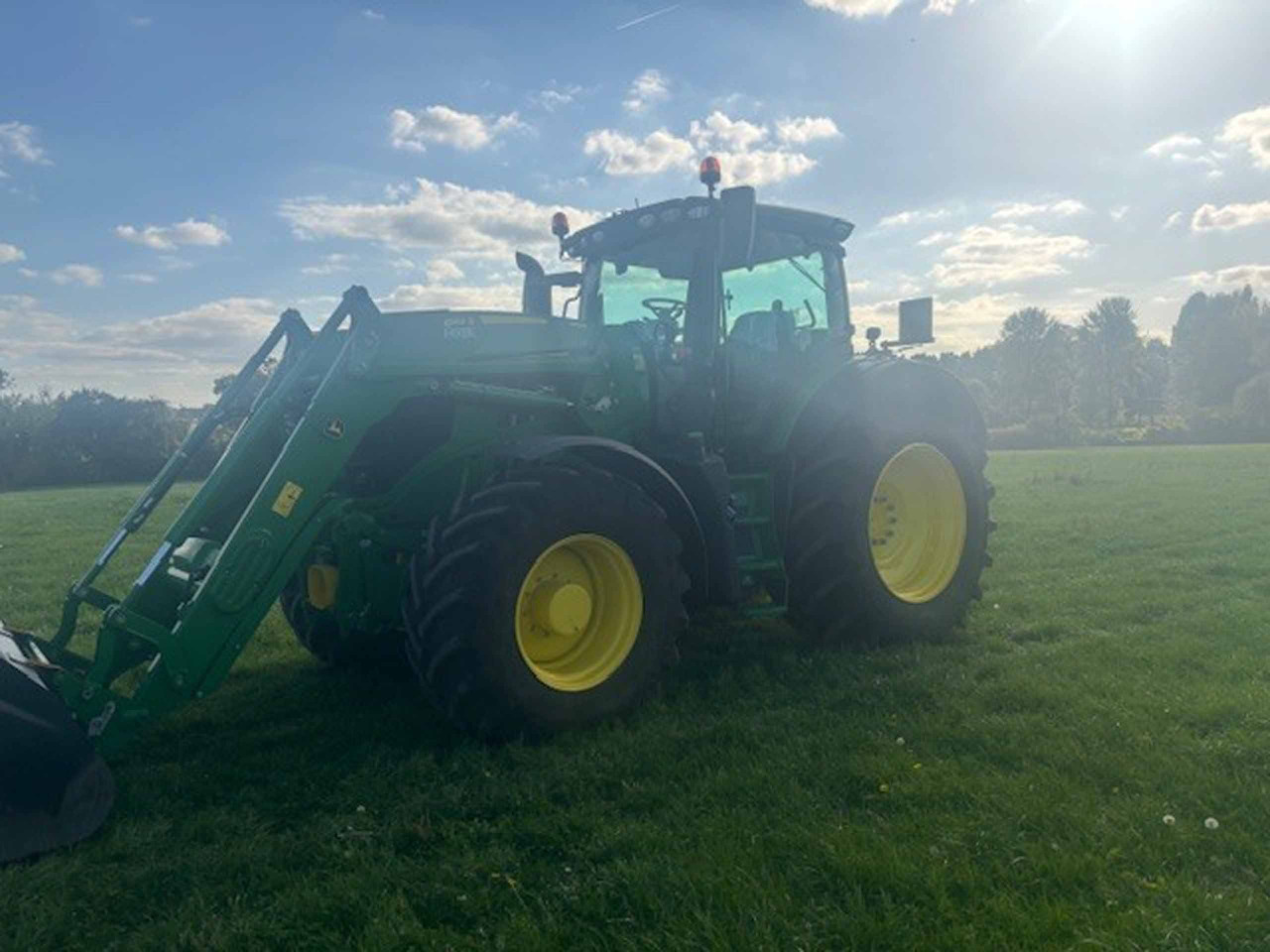 John Deere 6R 250 + 683R - Traktor: foto 3 John Deere 6R 250 + 683R - Traktor: foto 3