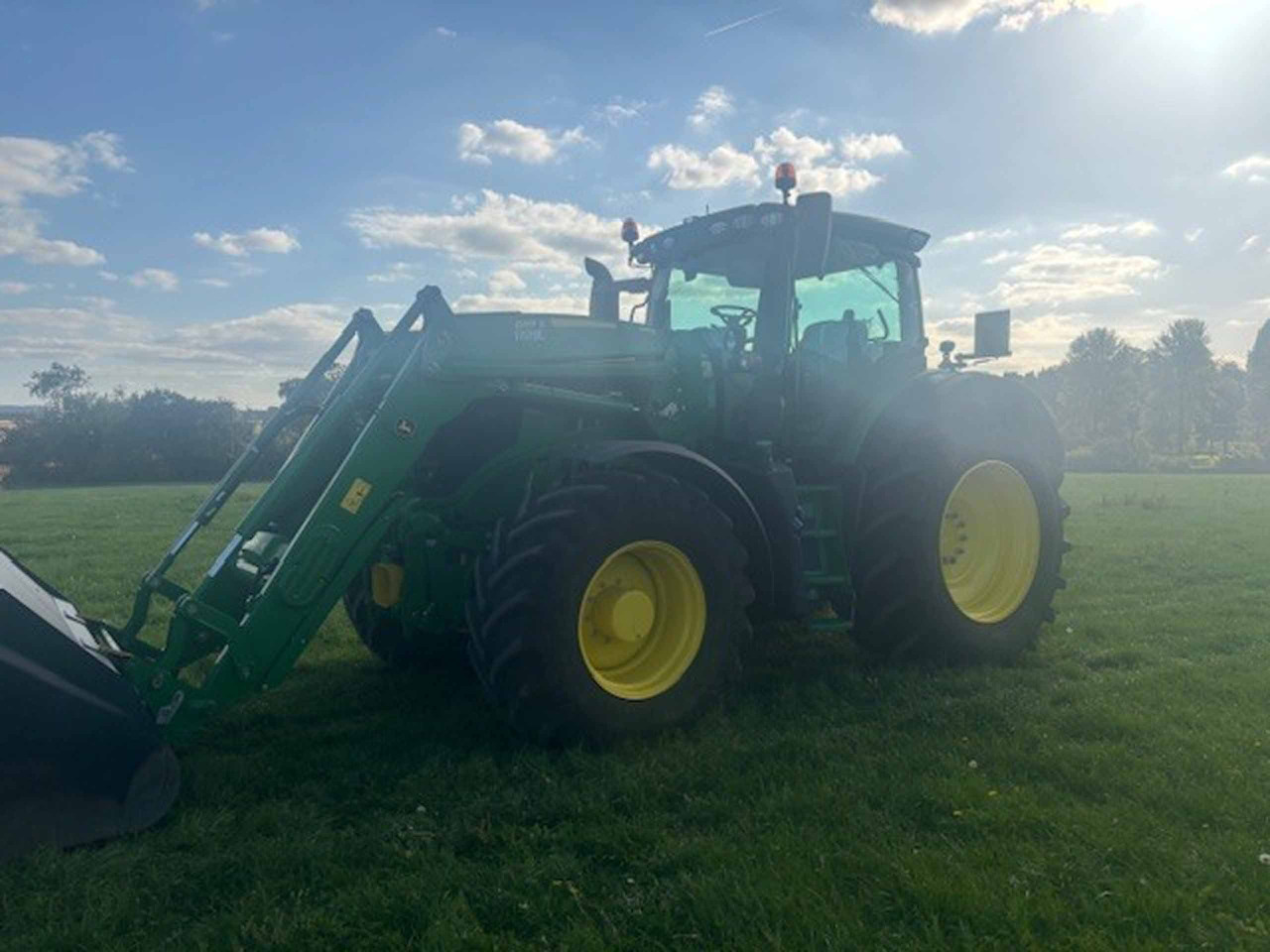 John Deere 6R 250 + 683R - Traktor: foto 2 John Deere 6R 250 + 683R - Traktor: foto 2