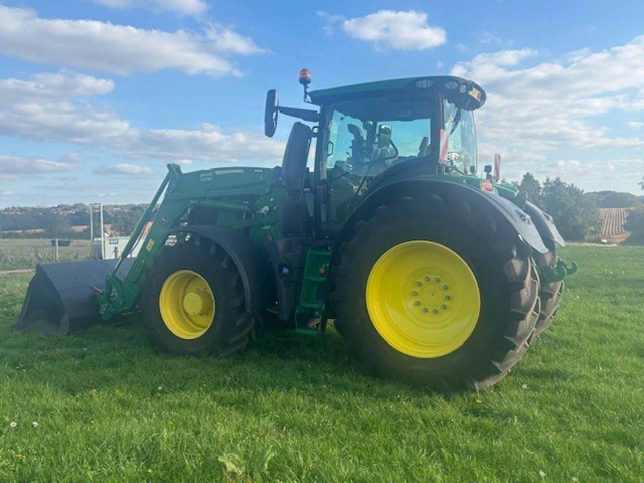 John Deere 6R 250 + 683R - Traktor: foto 4 John Deere 6R 250 + 683R - Traktor: foto 4