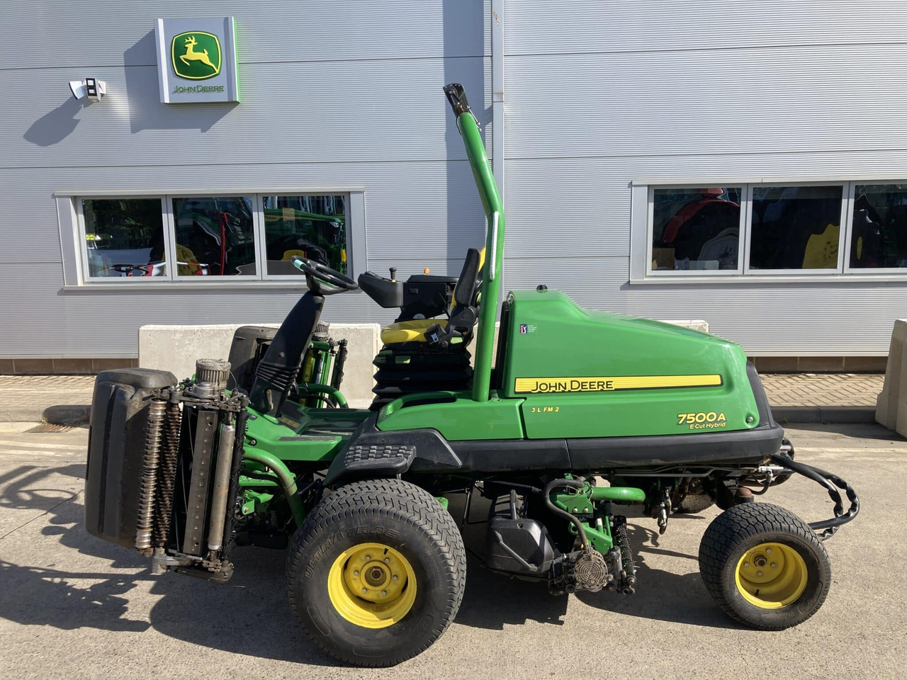 John Deere 7500AE Fairway Mower - Korrëse bari i kopshtit: foto 2 John Deere 7500AE Fairway Mower - Korrëse bari i kopshtit: foto 2
