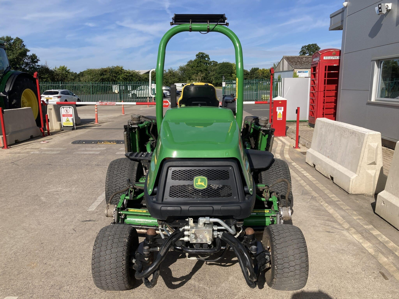 John Deere 7500AE Fairway Mower - Korrëse bari i kopshtit: foto 4 John Deere 7500AE Fairway Mower - Korrëse bari i kopshtit: foto 4