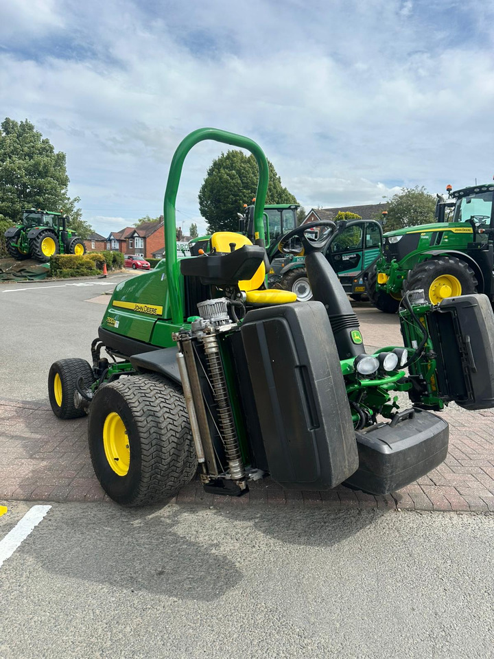 John Deere 7500AE Fairway Mower - Korrëse bari i kopshtit: foto 5 John Deere 7500AE Fairway Mower - Korrëse bari i kopshtit: foto 5