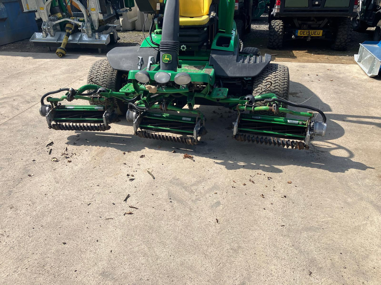 John Deere 7500AE fairway mower - Korrëse bari i kopshtit: foto 2 John Deere 7500AE fairway mower - Korrëse bari i kopshtit: foto 2