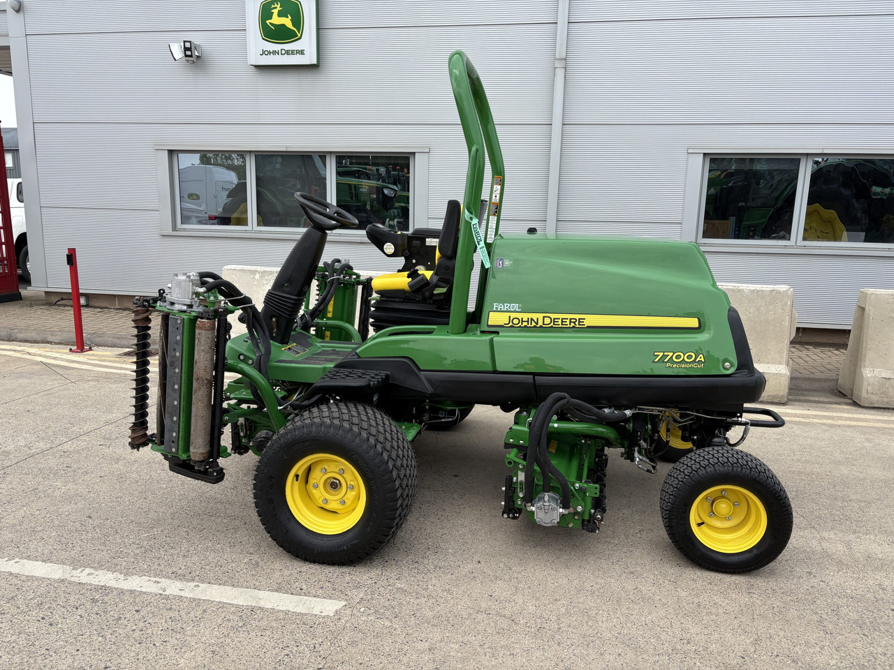 John Deere 7700A Fairway Mower - Korrëse bari i kopshtit: foto 1 John Deere 7700A Fairway Mower - Korrëse bari i kopshtit: foto 1