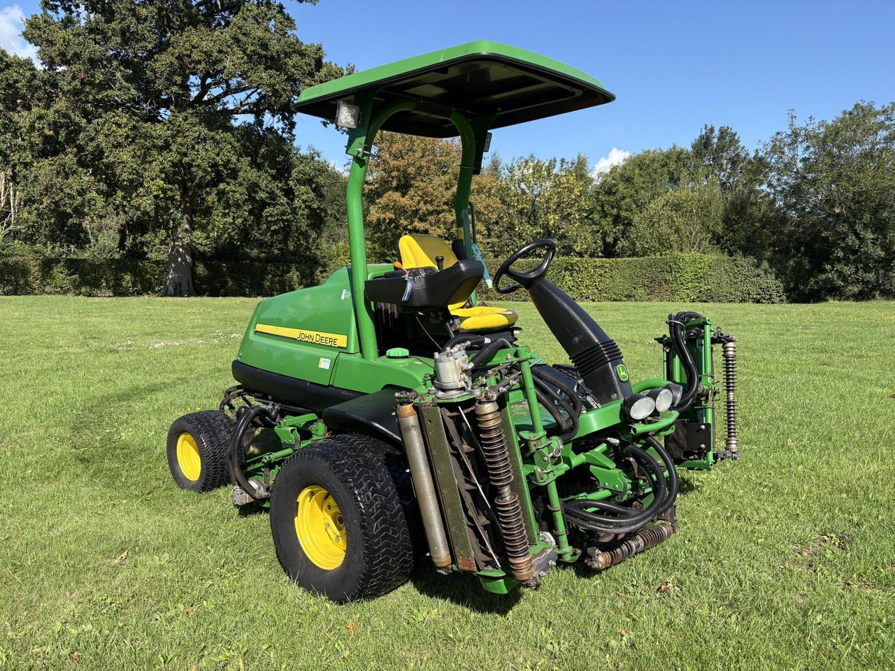 John Deere 7700A Fairway Mower - Korrëse bari i kopshtit: foto 1 John Deere 7700A Fairway Mower - Korrëse bari i kopshtit: foto 1
