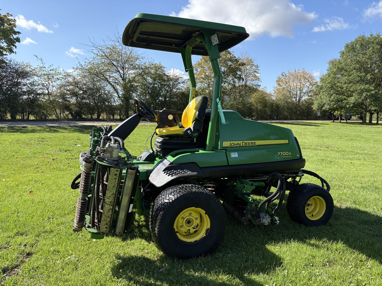 John Deere 7700A Fairway Mower - Korrëse bari i kopshtit: foto 4 John Deere 7700A Fairway Mower - Korrëse bari i kopshtit: foto 4