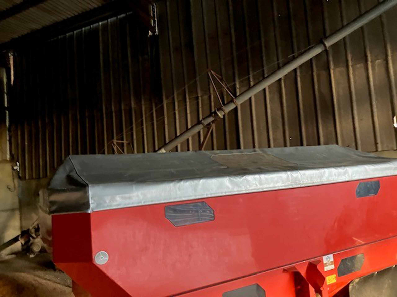 Kuhn Axis 30.1 - Shpërndarës plehu kimik: foto 2 Kuhn Axis 30.1 - Shpërndarës plehu kimik: foto 2