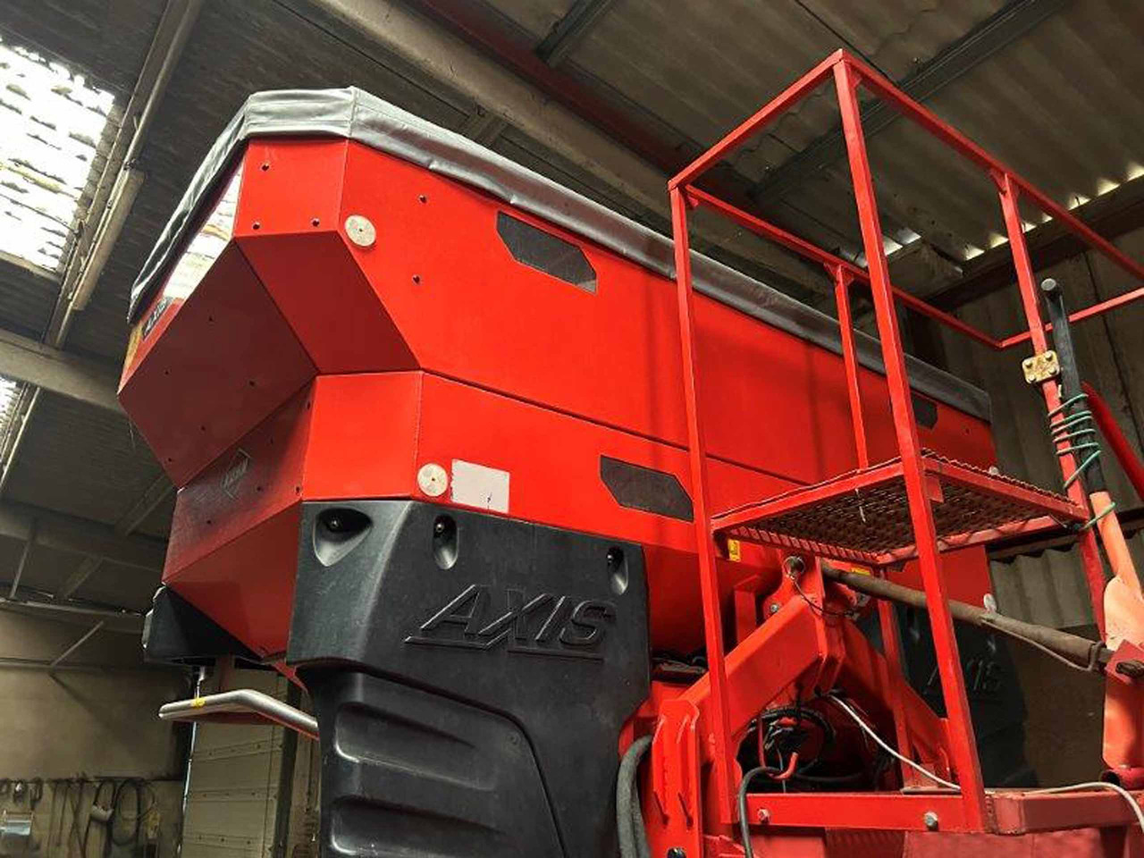 Kuhn Axis 40.2 H-EMC-W - Shpërndarës plehu kimik: foto 4 Kuhn Axis 40.2 H-EMC-W - Shpërndarës plehu kimik: foto 4