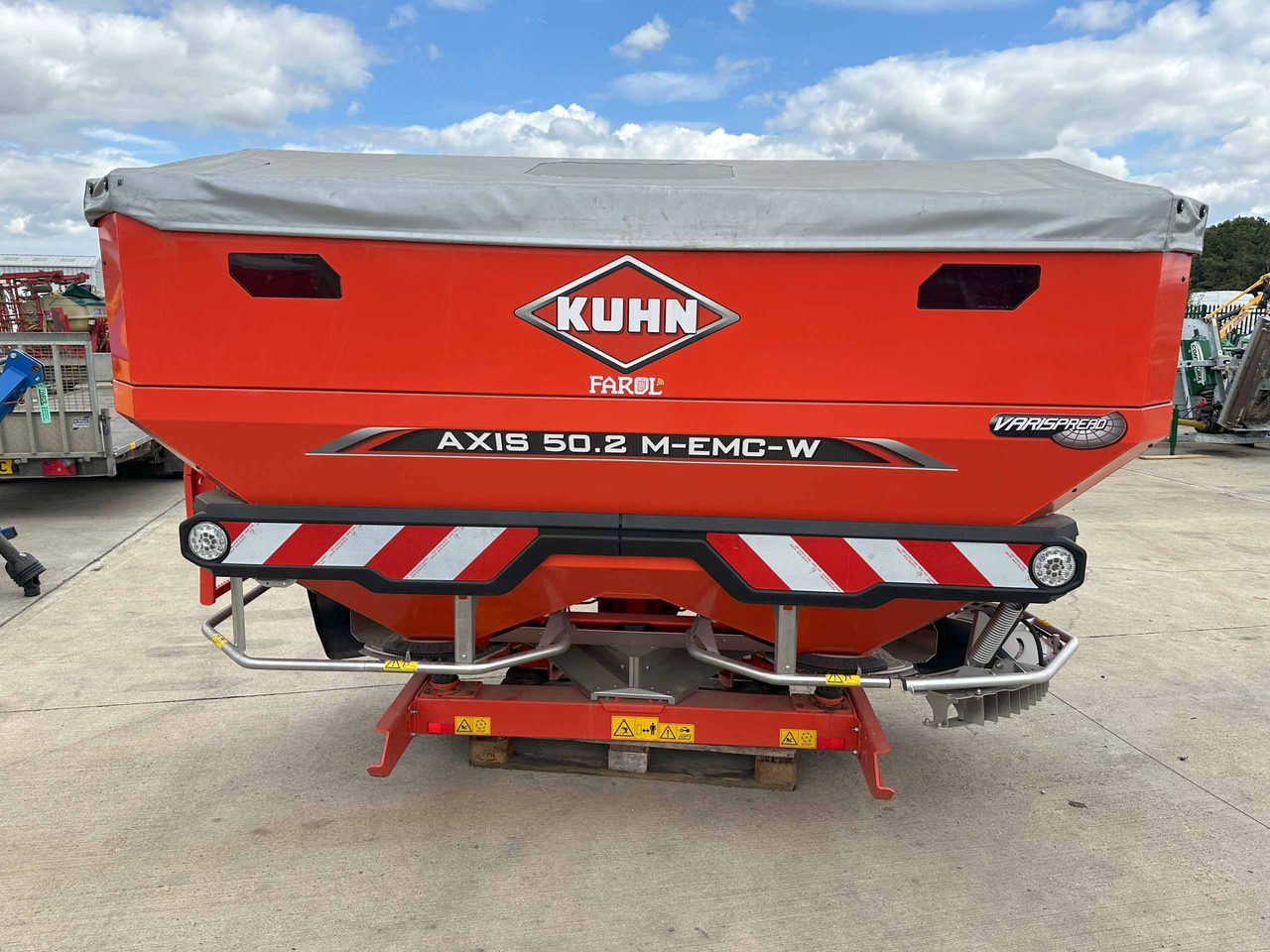 Kuhn Axis 50.2 M-EMC-W - Shpërndarës plehu kimik: foto 1 Kuhn Axis 50.2 M-EMC-W - Shpërndarës plehu kimik: foto 1