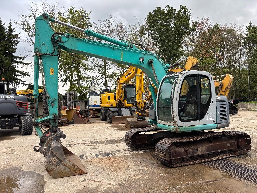 Kobelco SK 135 - Ekskavator me zinxhirë: foto 1 Kobelco SK 135 - Ekskavator me zinxhirë: foto 1
