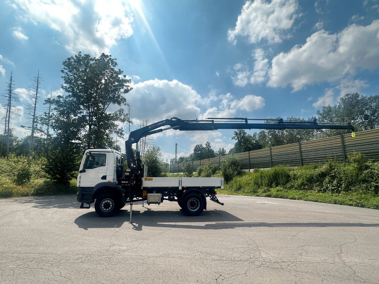 MAN TGM 18.320 4x4 Euro 6e Pritsche Hiab 228-4 Kran - Kamion me karroceri të hapur, Kamion me vinç: foto 3 MAN TGM 18.320 4x4 Euro 6e Pritsche Hiab 228-4 Kran - Kamion me karroceri të hapur, Kamion me vinç: foto 3