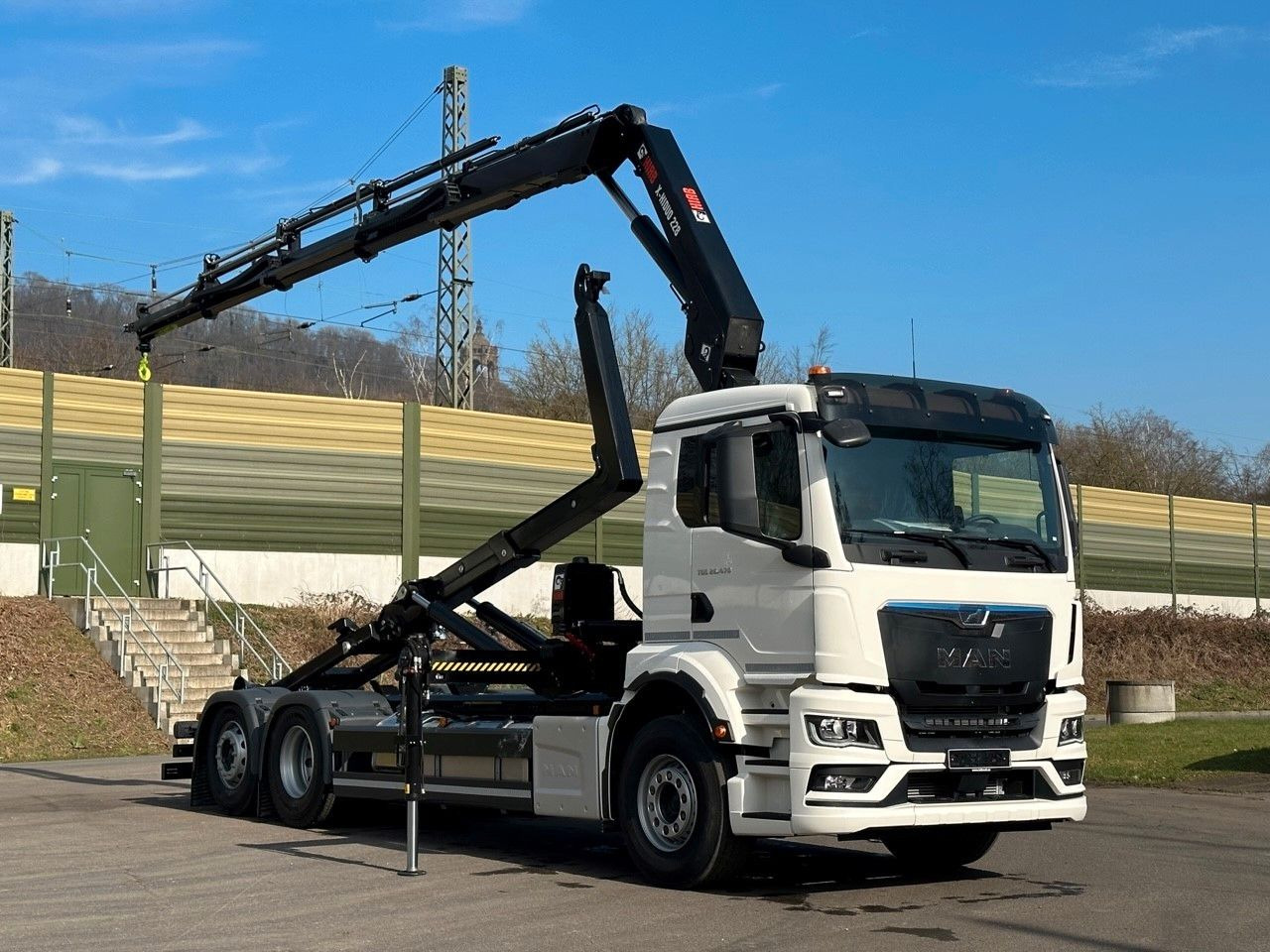 MAN TGS 26.470 6x2 Abrollkipper + Kran Hiab 228-4 - Kamion vetëngarkues, Kamion me vinç: foto 1 MAN TGS 26.470 6x2 Abrollkipper + Kran Hiab 228-4 - Kamion vetëngarkues, Kamion me vinç: foto 1