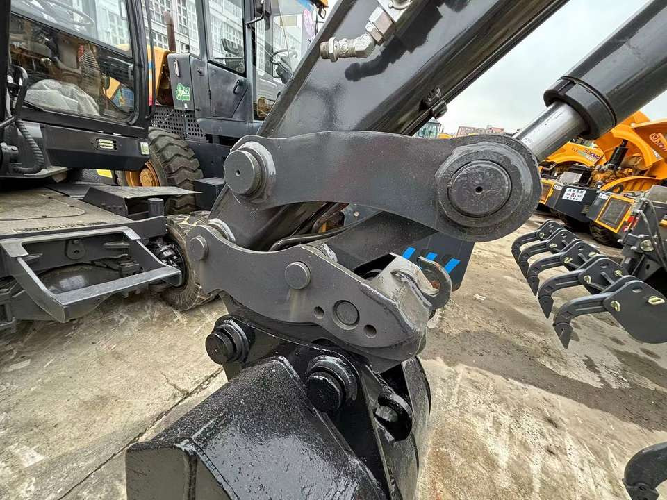 Hot Sale Used Doosan Dx75 Small 7.5t Wheel Excavator South Korea DX75 Mini Excavator for Sale Good Condition - Ekskavator me zinxhirë: foto 5 Hot Sale Used Doosan Dx75 Small 7.5t Wheel Excavator South Korea DX75 Mini Excavator for Sale Good Condition - Ekskavator me zinxhirë: foto 5