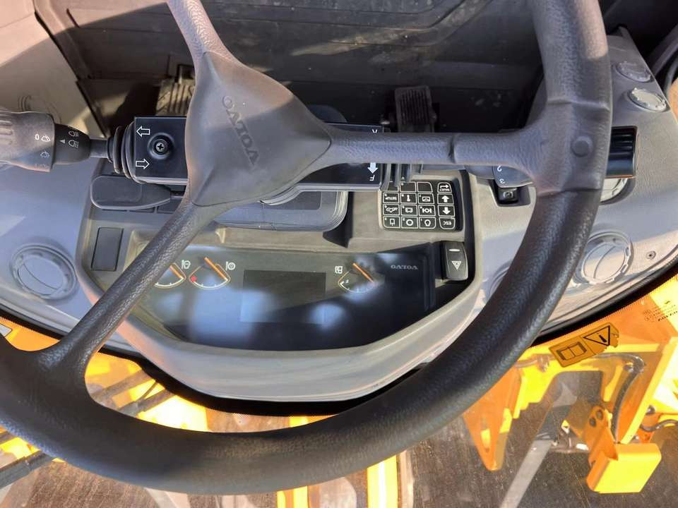 Hot Selling Used Original Sweden Hydraulic Volvo L120GZ Wheel Loader Second Hand Loader Volvo L220G in Good Condition for Sale - Fadrom me goma: foto 4 Hot Selling Used Original Sweden Hydraulic Volvo L120GZ Wheel Loader Second Hand Loader Volvo L220G in Good Condition for Sale - Fadrom me goma: foto 4