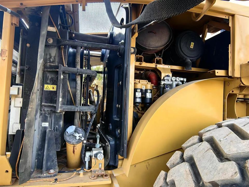 Original CAT Used CAT 950GC Wheel Loader Caterpillar 950GC CAT Loader Low Service Time - Fadrom me goma: foto 5 Original CAT Used CAT 950GC Wheel Loader Caterpillar 950GC CAT Loader Low Service Time - Fadrom me goma: foto 5