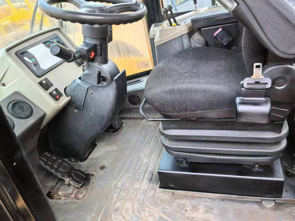 Used Caterpillar 950G RC Wheel Loader Reconditioned Cat 950 with Core Engine Backhoe or Front Loader for Sale - Fadrom me goma: foto 3 Used Caterpillar 950G RC Wheel Loader Reconditioned Cat 950 with Core Engine Backhoe or Front Loader for Sale - Fadrom me goma: foto 3