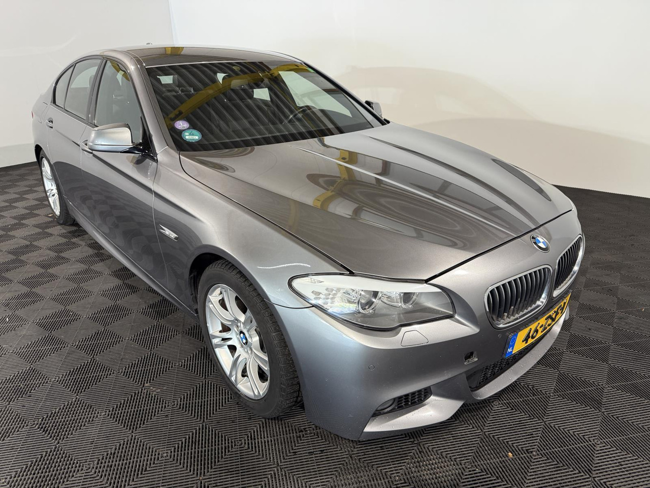 BMW | 5-serie | 520i High Executive | 2013 | 218.545 km | 46ZSF1 | Logisch - Sedan: foto 3 BMW | 5-serie | 520i High Executive | 2013 | 218.545 km | 46ZSF1 | Logisch - Sedan: foto 3