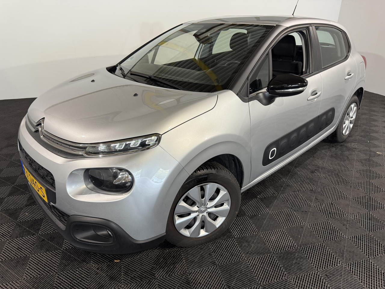 Citroen | C3 | 1.2 PureTech Feel 105g | 2016 | 175.577 km | KX240S | Logisch - Hatchback: foto 1 Citroen | C3 | 1.2 PureTech Feel 105g | 2016 | 175.577 km | KX240S | Logisch - Hatchback: foto 1