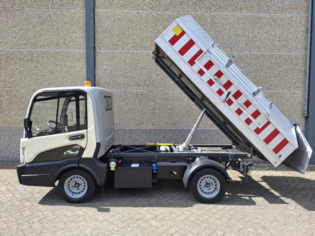 Goupil G5 Elektrische Stratenreinigingsmachine - Automjet speciale elektrike: foto 3 Goupil G5 Elektrische Stratenreinigingsmachine - Automjet speciale elektrike: foto 3