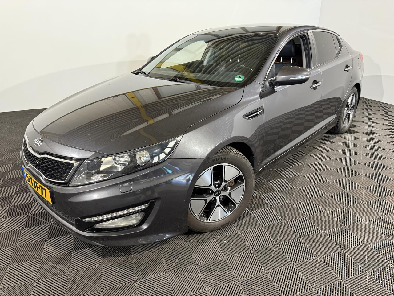 Kia | Optima | 2.0 CVVT Hybrid Super Pack | 2014 | 260.693 km | 5TJT77 | Automaat | Logisch - Sedan: foto 1 Kia | Optima | 2.0 CVVT Hybrid Super Pack | 2014 | 260.693 km | 5TJT77 | Automaat | Logisch - Sedan: foto 1