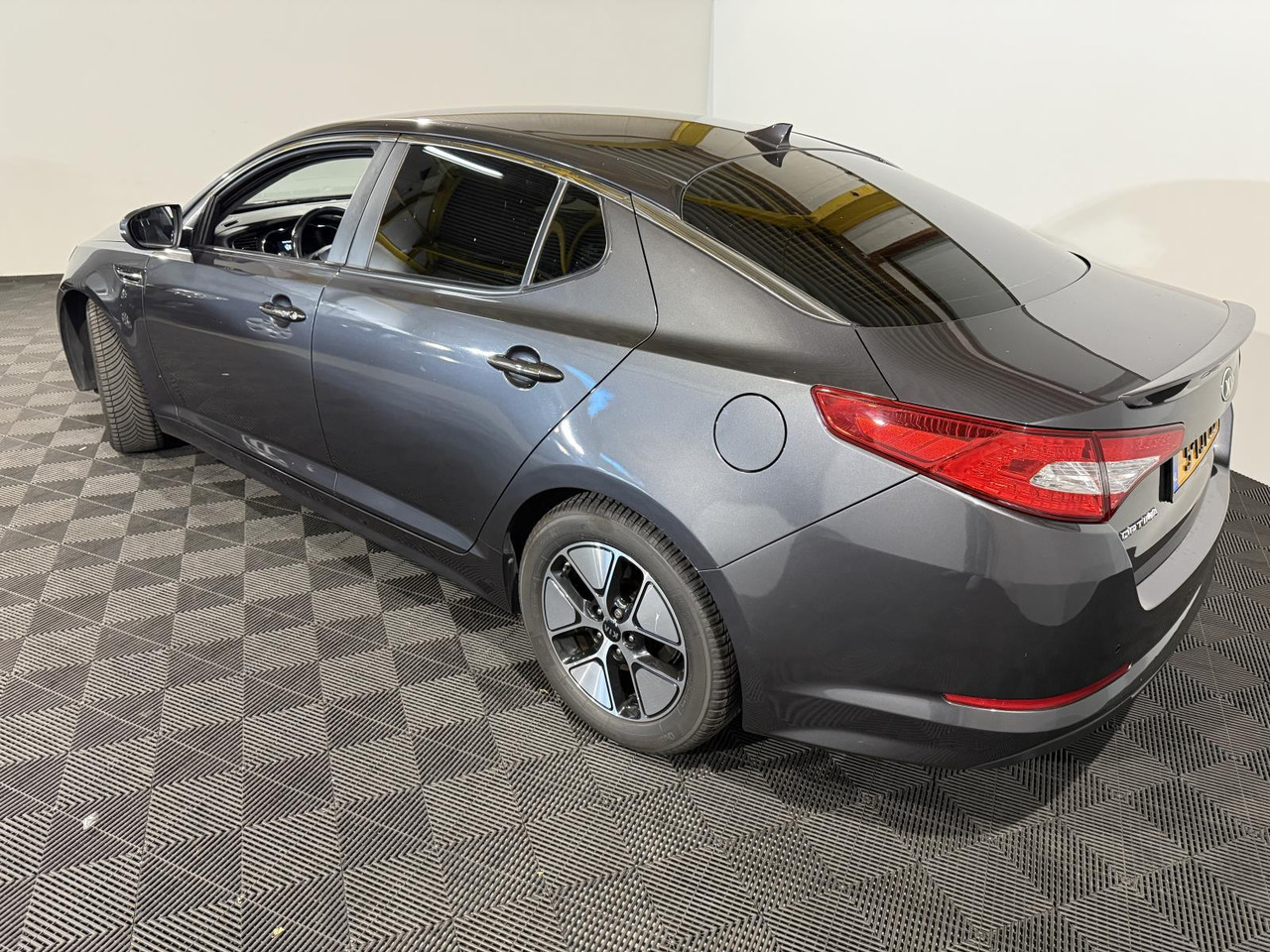 Kia | Optima | 2.0 CVVT Hybrid Super Pack | 2014 | 260.693 km | 5TJT77 | Automaat | Logisch - Sedan: foto 3 Kia | Optima | 2.0 CVVT Hybrid Super Pack | 2014 | 260.693 km | 5TJT77 | Automaat | Logisch - Sedan: foto 3