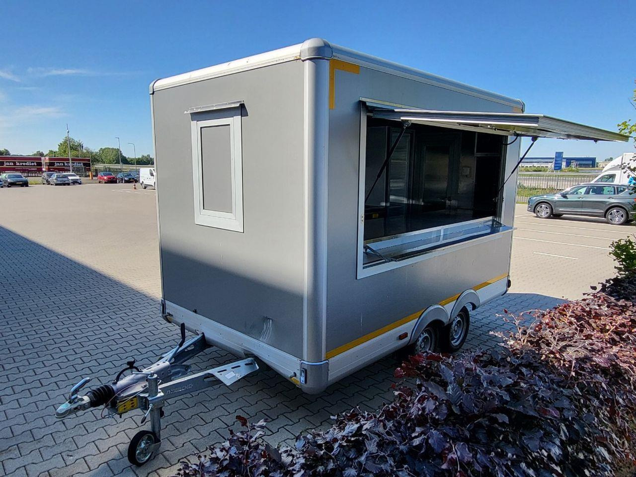 Mobilchef 2MC99 Verkoopwagen met inrichting | 2024 | 55WNG3 - Makineritë e tjera: foto 1 Mobilchef 2MC99 Verkoopwagen met inrichting | 2024 | 55WNG3 - Makineritë e tjera: foto 1