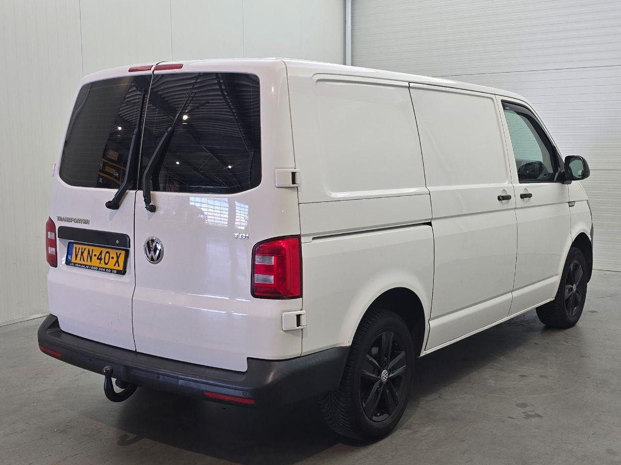 Volkswagen Transporter 2.0 TDI L1H1 Highline | 2017 | 244.046 km | VKN40X | NAP: Geen oordeel - Makineritë e tjera: foto 4 Volkswagen Transporter 2.0 TDI L1H1 Highline | 2017 | 244.046 km | VKN40X | NAP: Geen oordeel - Makineritë e tjera: foto 4