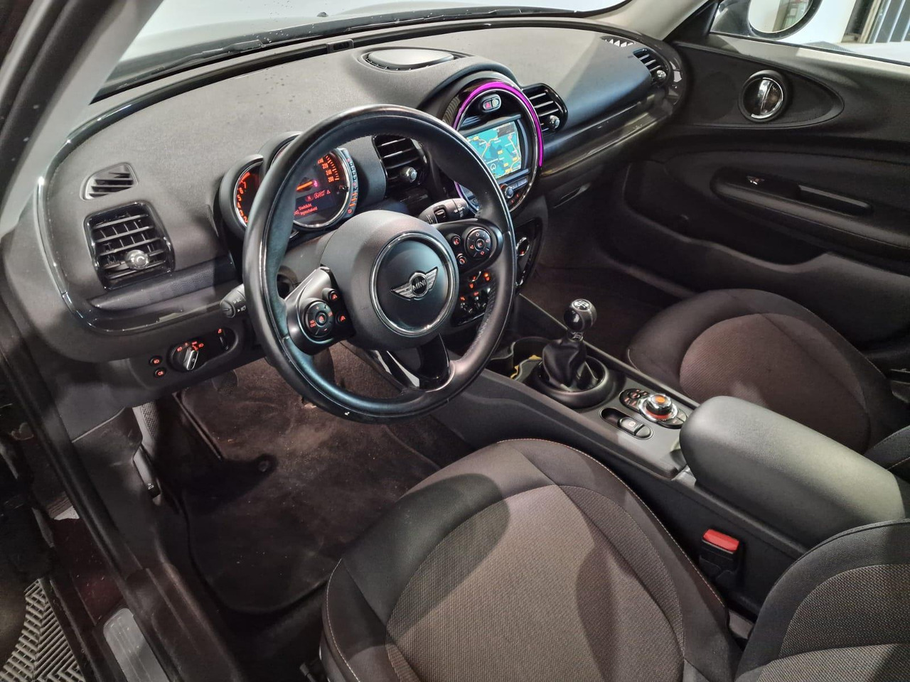 Mini Clubman 1.5 Cooper Pepper Business ZH-555-L 215.148 km - Veturë: foto 5 Mini Clubman 1.5 Cooper Pepper Business ZH-555-L 215.148 km - Veturë: foto 5