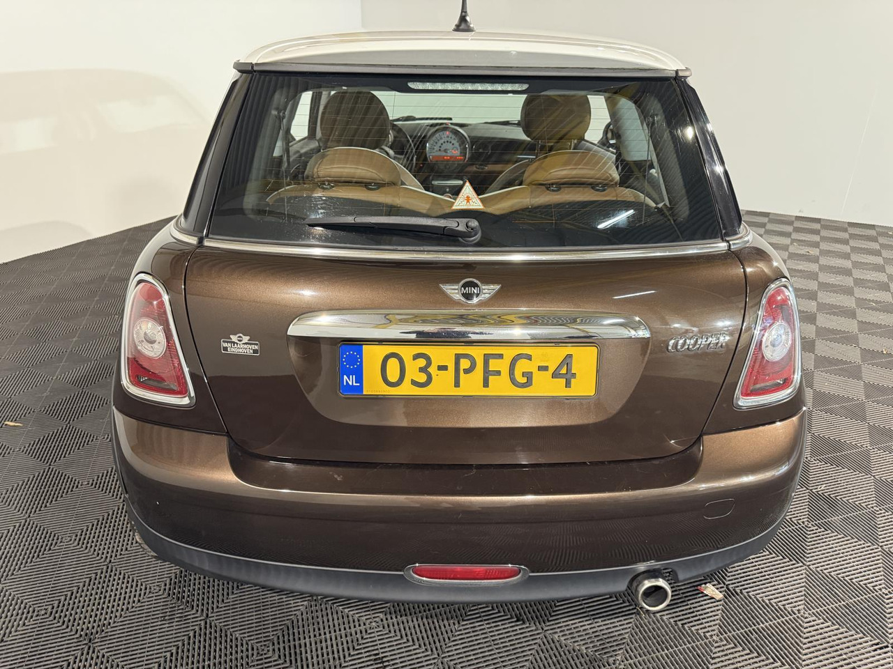 Mini | Mini | 1.6 Cooper Mayfair | 2011 | 199.566 km | 03PFG4 | Logisch - Hatchback: foto 2 Mini | Mini | 1.6 Cooper Mayfair | 2011 | 199.566 km | 03PFG4 | Logisch - Hatchback: foto 2