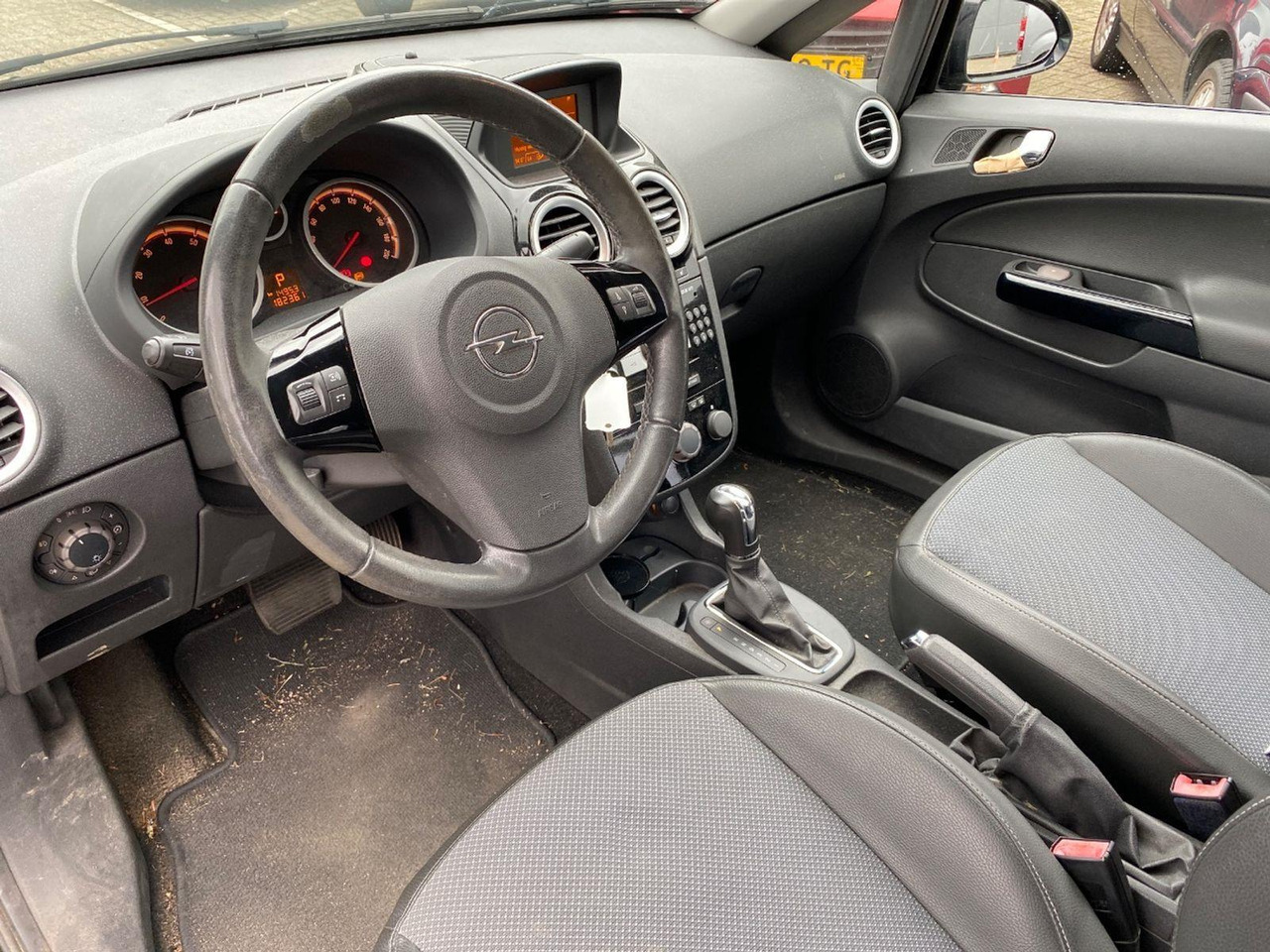 Opel Corsa 1.4 - 16V Cosmo | 2007 | 182.361 km | Automaat | 37TSJX | NAP: Logisch - Hatchback: foto 5 Opel Corsa 1.4 - 16V Cosmo | 2007 | 182.361 km | Automaat | 37TSJX | NAP: Logisch - Hatchback: foto 5